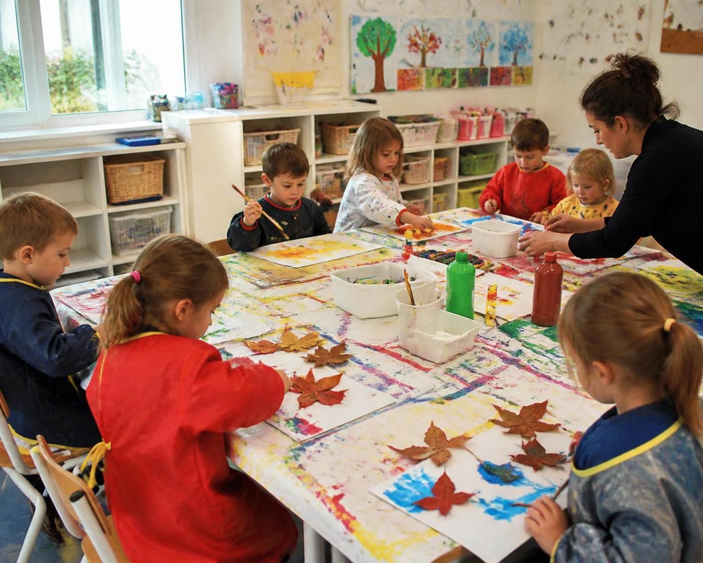 découvrez des idées d'activités manuelles pour la maternelle, adaptées par saison et par thème, pour stimuler la créativité et l'apprentissage des enfants.