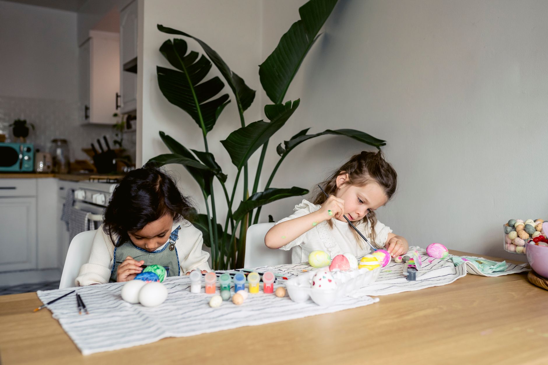 Activités manuelles en maternelle pour le printemps : fleurs, animaux et retour des couleurs — bricolages colorés de printemps pour enfants