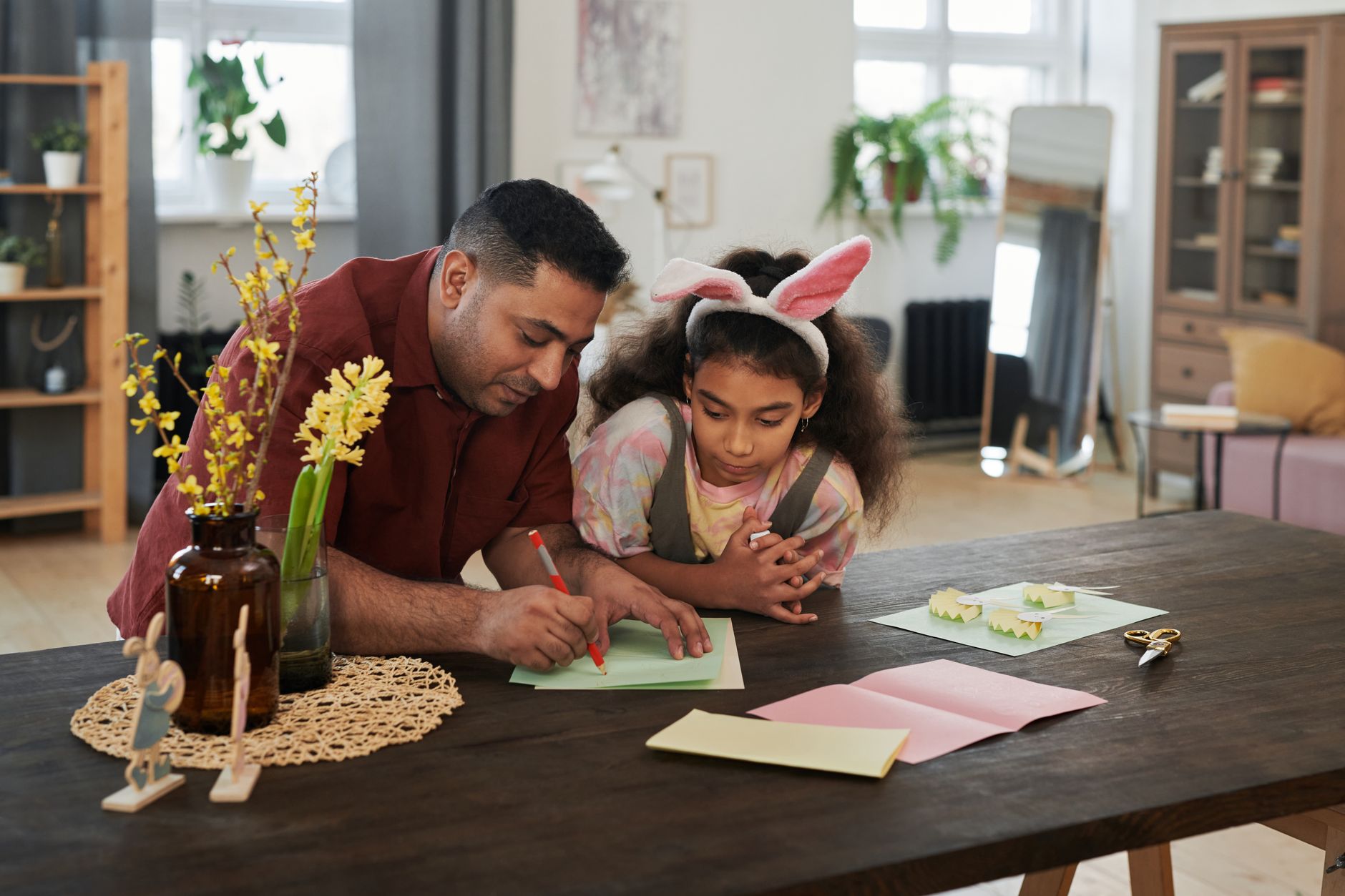 Activités manuelles en maternelle idées — bricolages colorés de printemps pour enfants