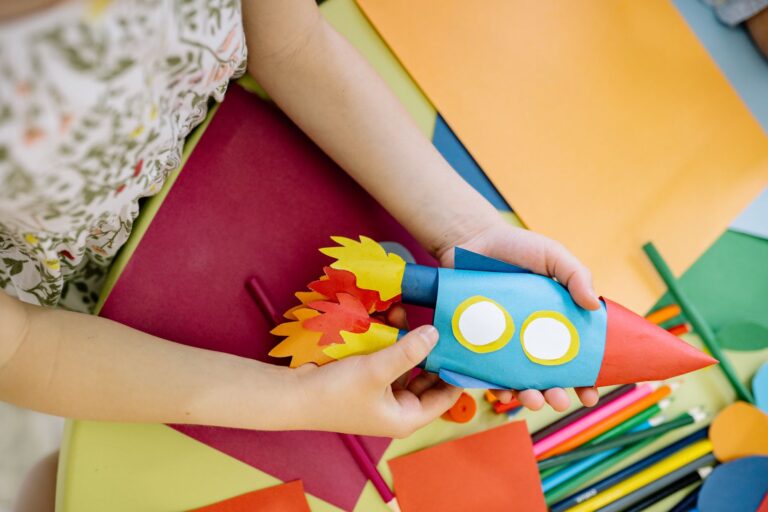 Bricolage facile pour fille idées — bricolages en papier colorés pour enfants