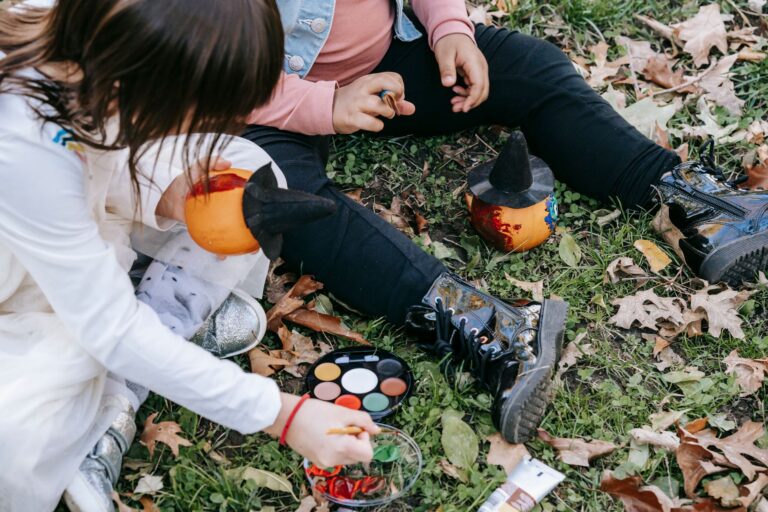 Bricolages maternelle idées faciles par — enfants bricolant des décorations saisonnières