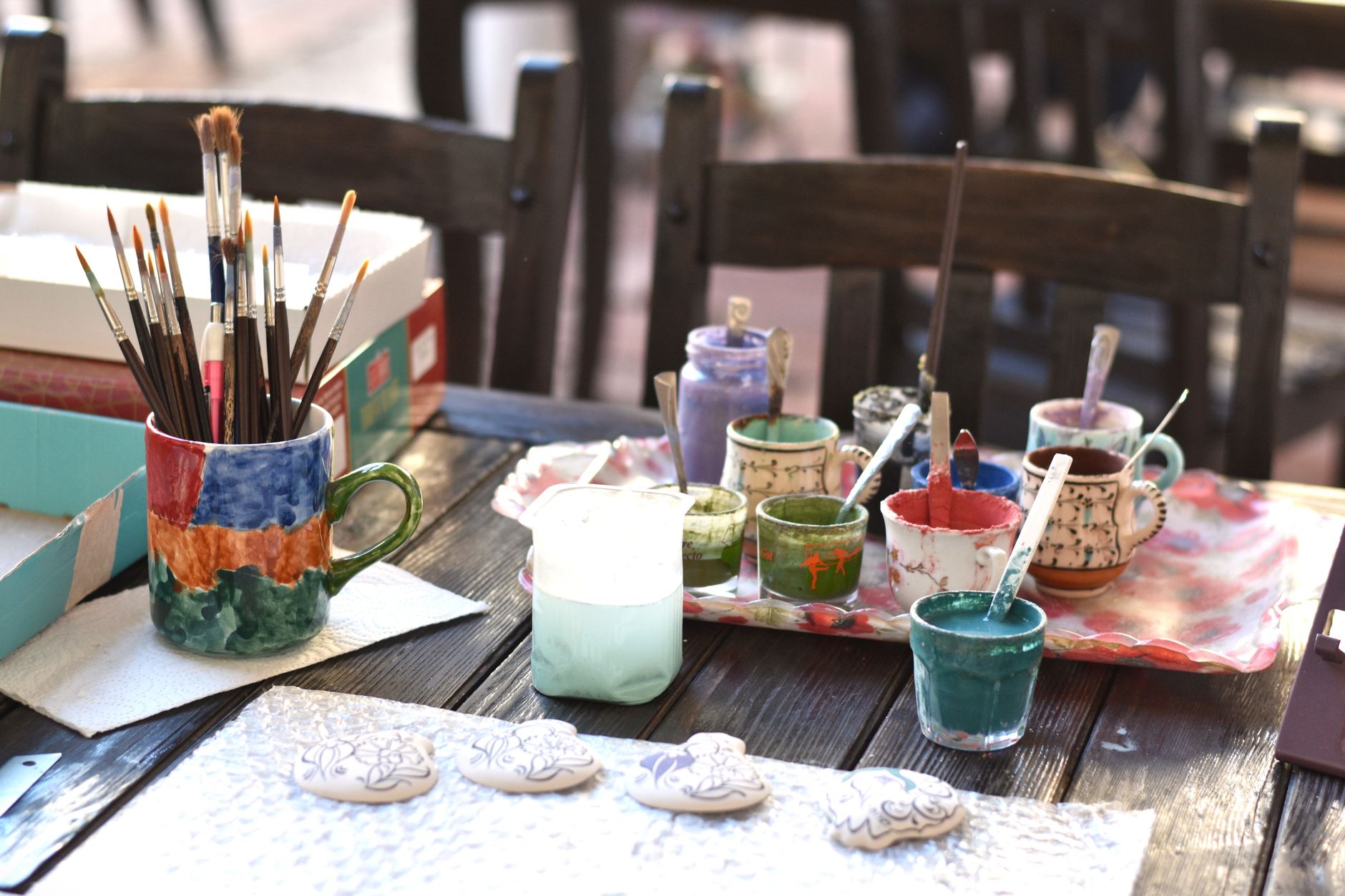 Dessiner sur porcelaine modèles, feutres — outils et modèles de peinture sur porcelaine
