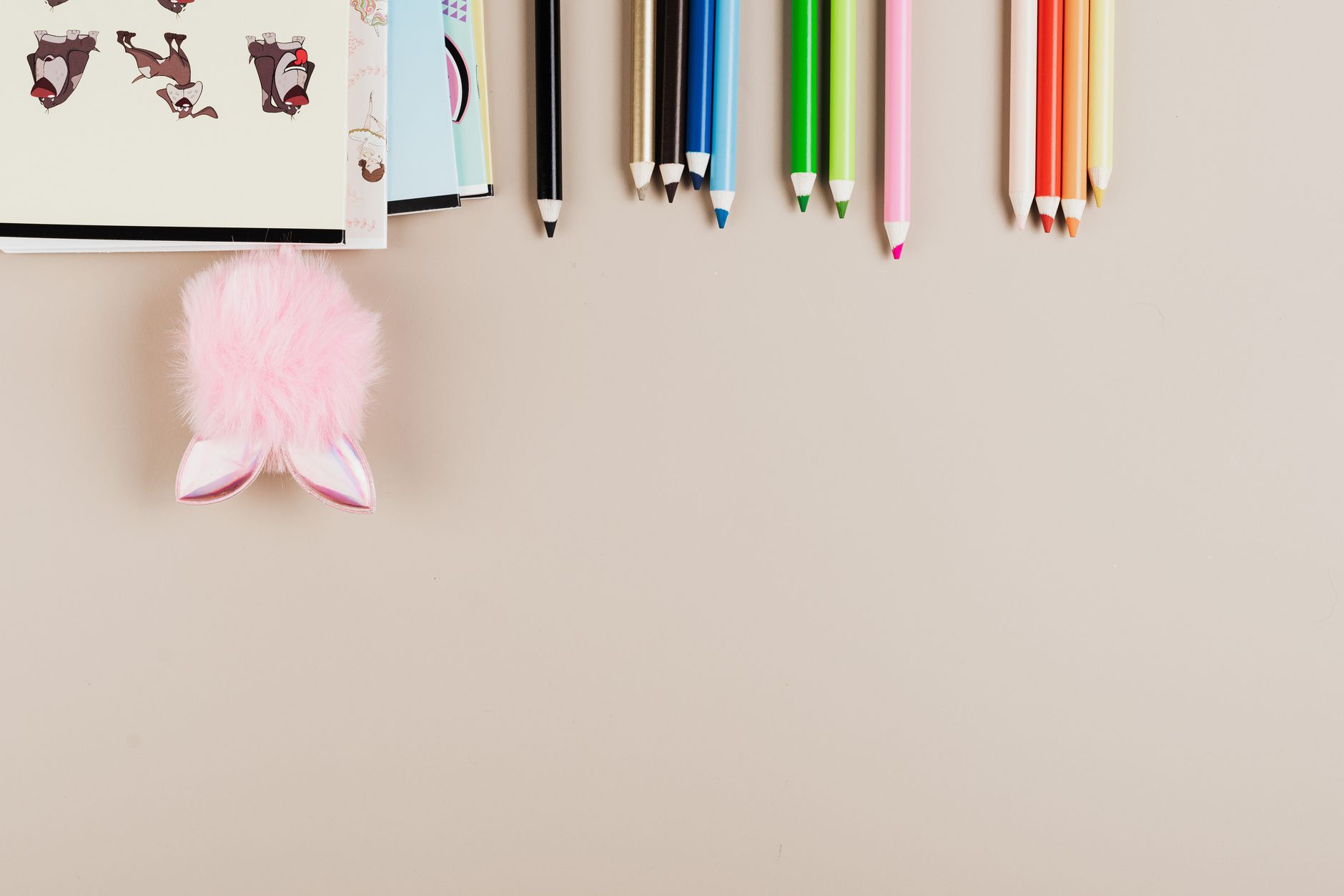 Dessiner une trousse kawaii avec des formes faciles à construire — fournitures scolaires kawaii dessin