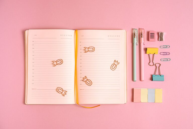 Fournitures scolaires à dessiner trousse, — fournitures scolaires kawaii dessin