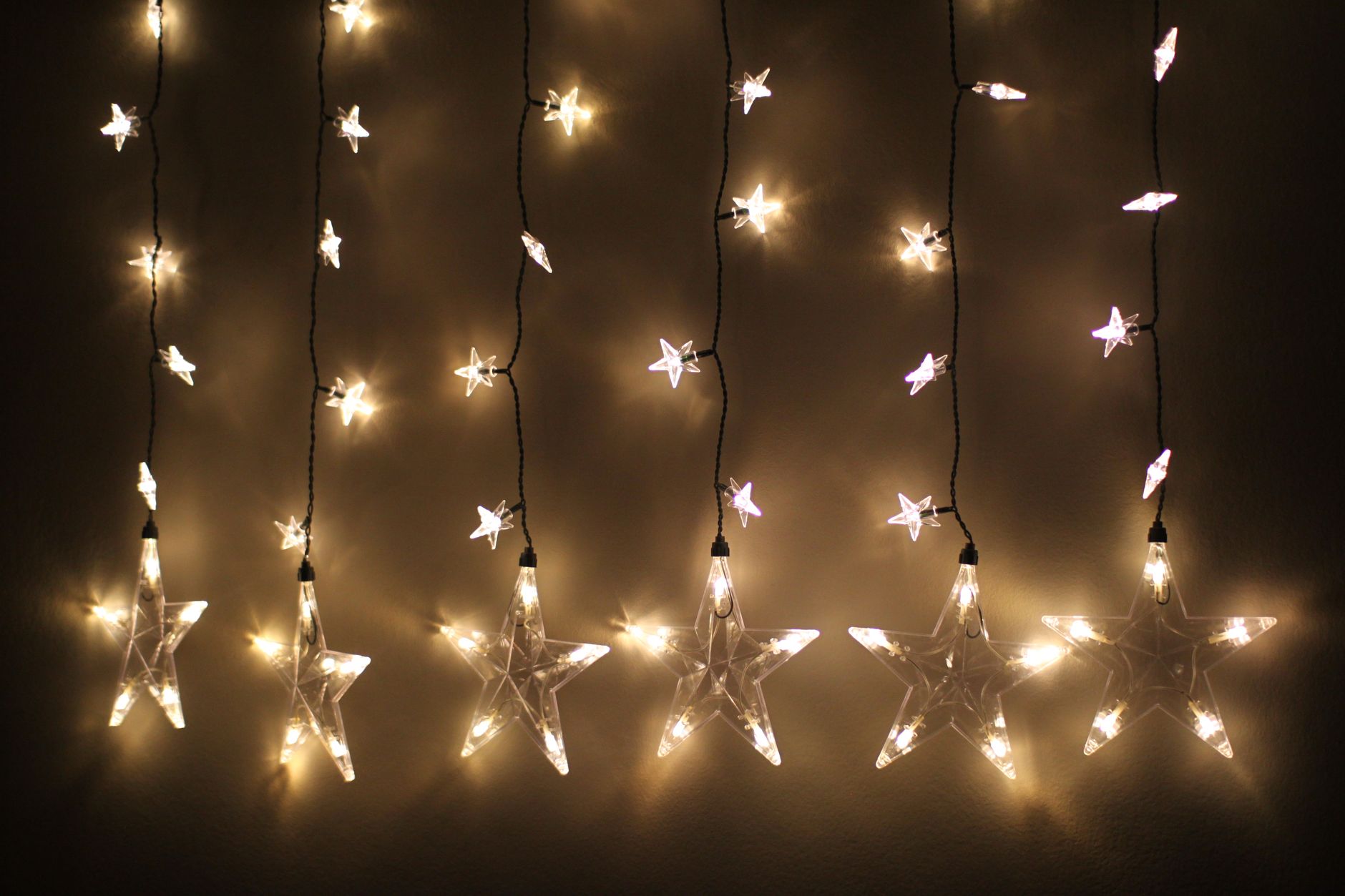 Guirlande lumineuse intérieur LED : créer une ambiance douce sans transformer le salon en sapin — guirlandes lumineuses décoration intérieure extérieure
