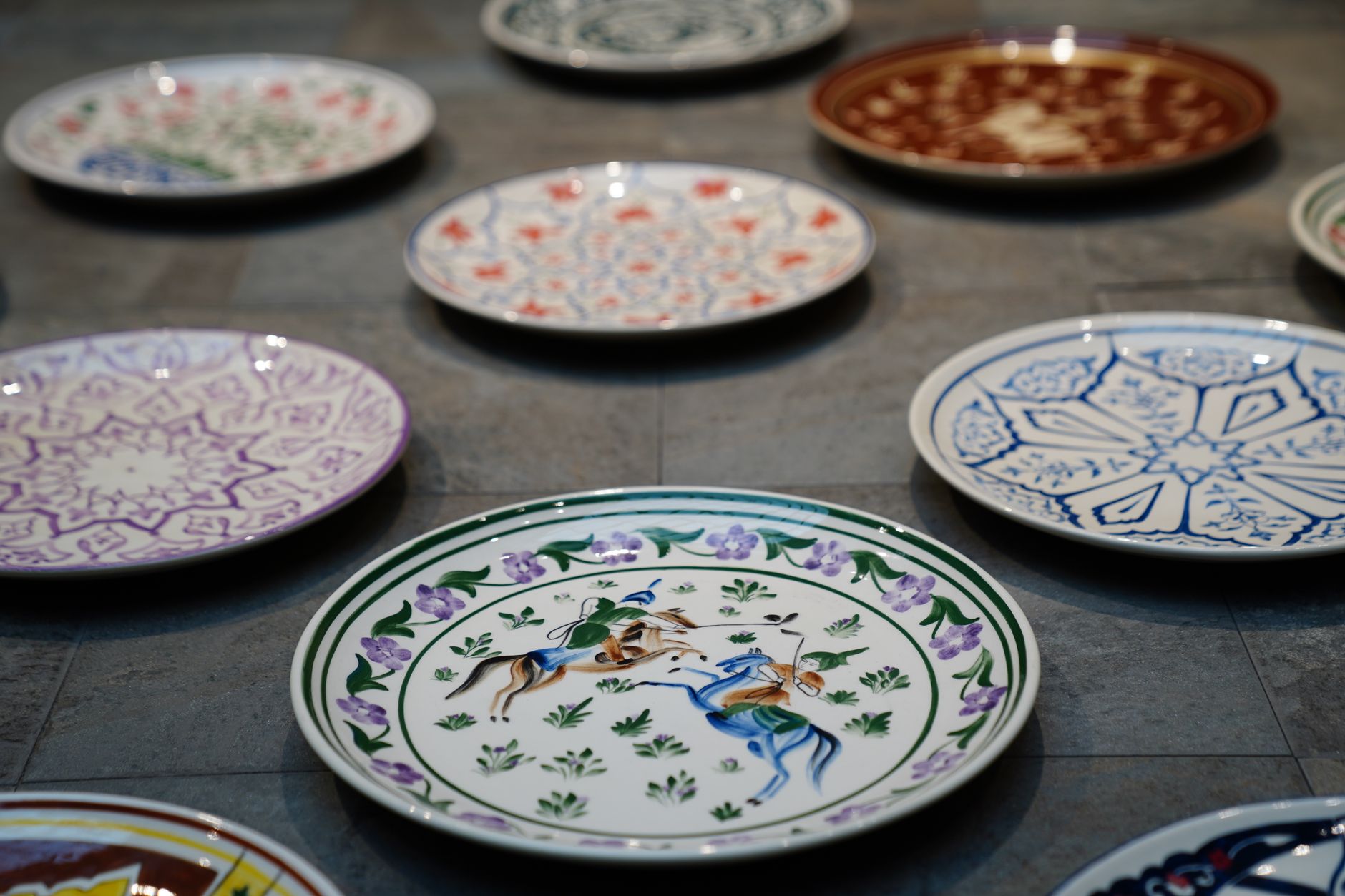 Modèles de peinture sur porcelaine — assiettes en porcelaine peintes à la main