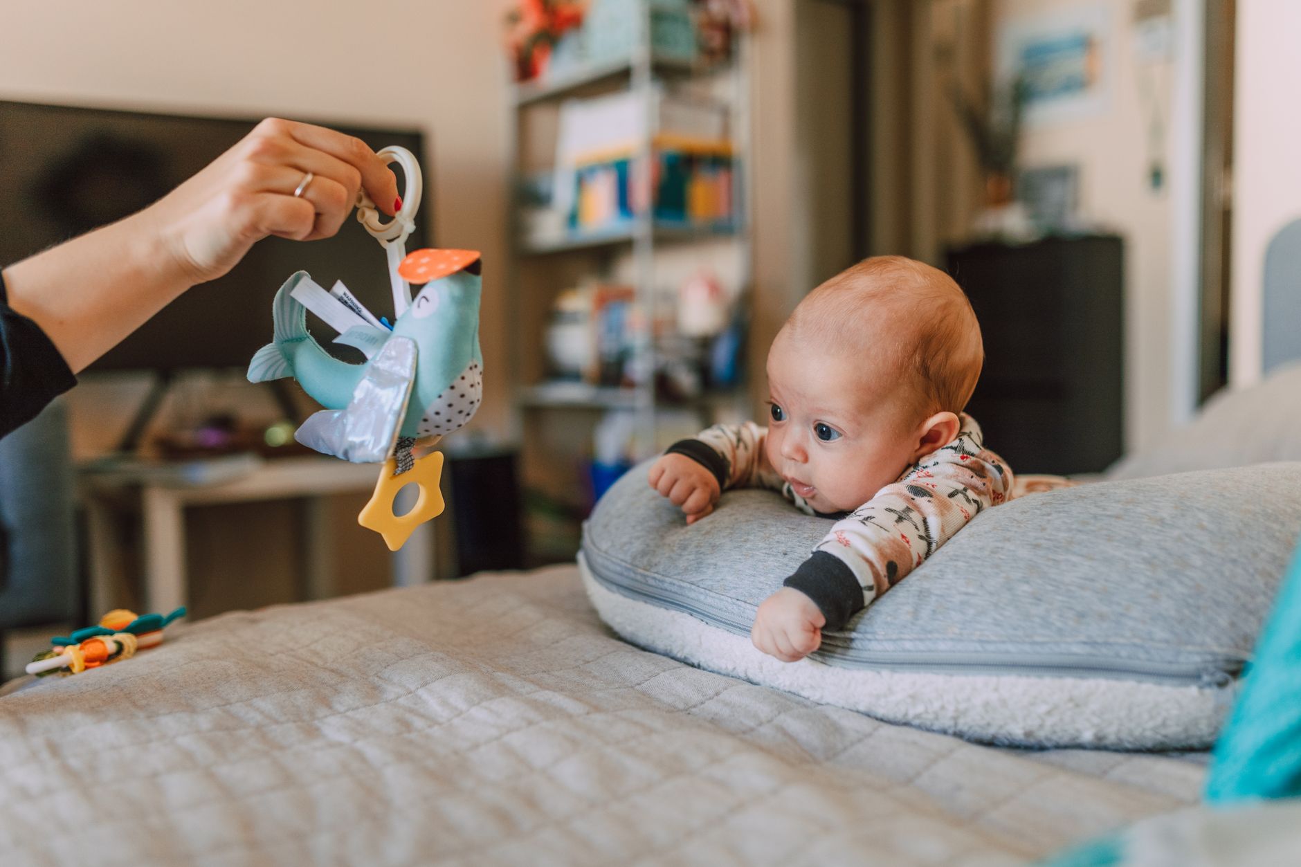 Quels jeux choisir pour bébé — jouets pour bébé tapis de jeu sensoriel