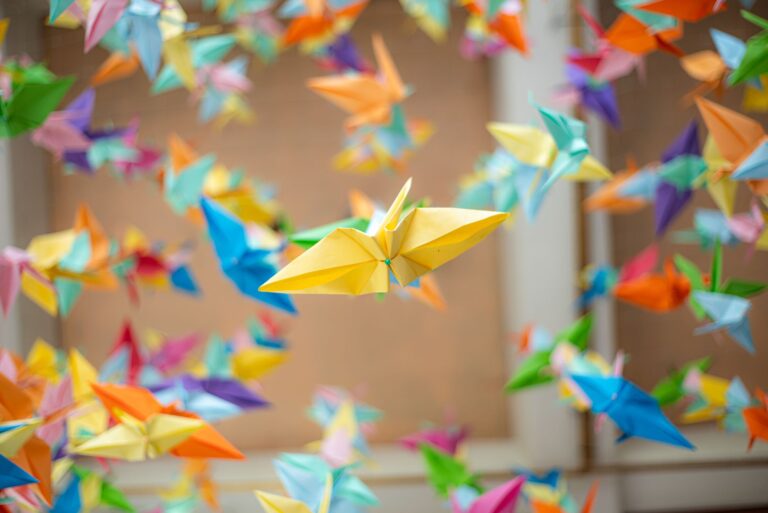 Tuto origami oiseau grue, colombe, — oiseaux en origami colorés en papier